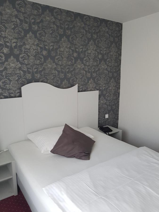 Hotel Und Restaurant Rosenkranz Markranstädt Esterno foto