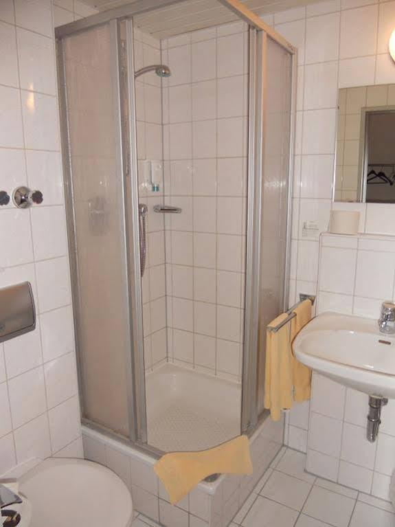 Hotel Und Restaurant Rosenkranz Markranstädt Esterno foto