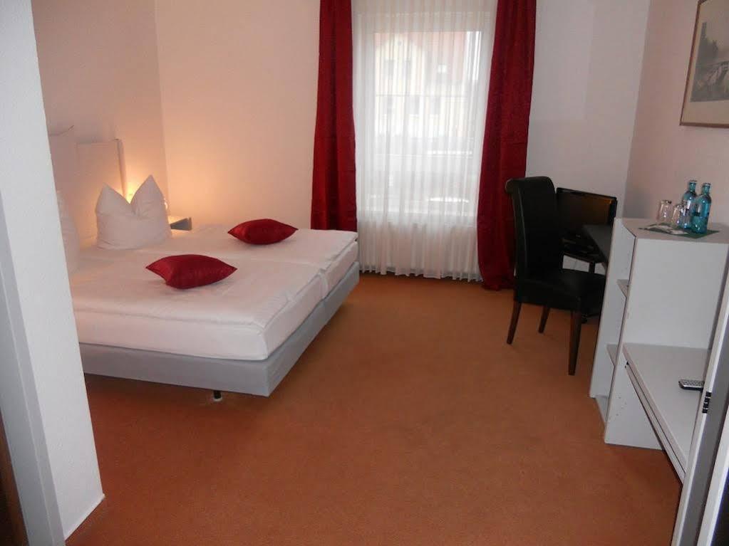 Hotel Und Restaurant Rosenkranz Markranstädt Esterno foto